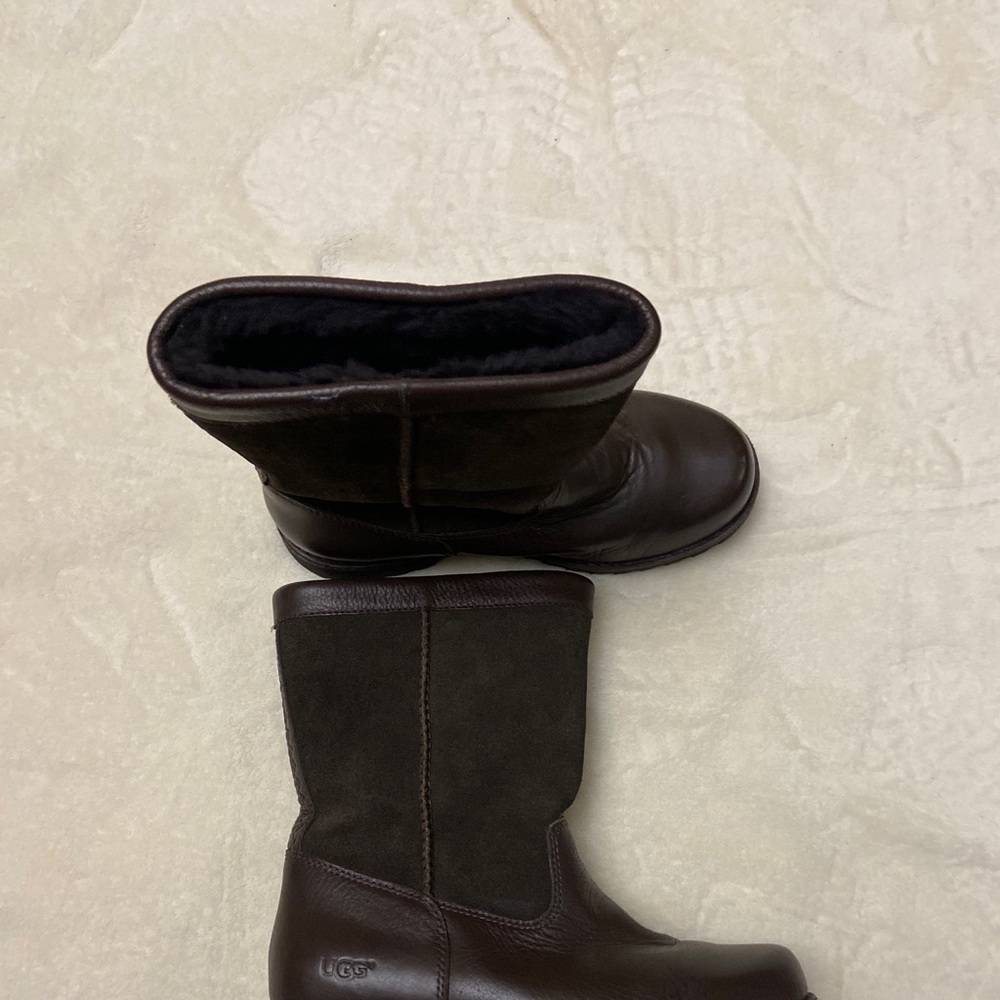 UGG for kids size 4